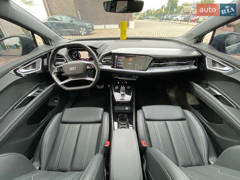 Позашляховик / Кросовер Audi Q4 e-tron 2024 в Погребах