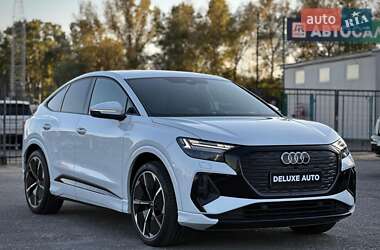 Позашляховик / Кросовер Audi Q4 e-tron 2021 в 