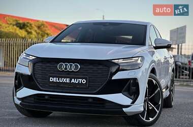 Позашляховик / Кросовер Audi Q4 e-tron 2021 в 