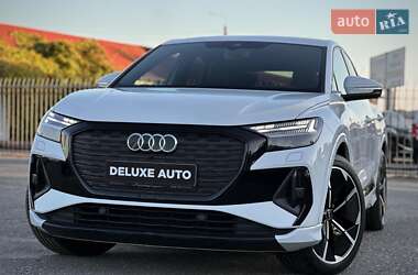 Позашляховик / Кросовер Audi Q4 e-tron 2021 в 