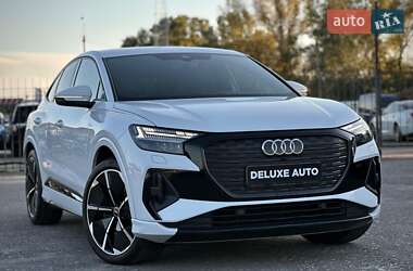 Позашляховик / Кросовер Audi Q4 e-tron 2021 в 
