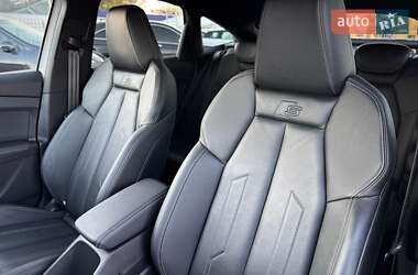 Позашляховик / Кросовер Audi Q4 e-tron 2021 в 