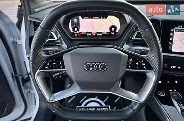 Позашляховик / Кросовер Audi Q4 e-tron 2021 в 