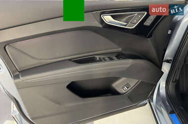 Внедорожник / Кроссовер Audi Q4 e-tron 2024 в 