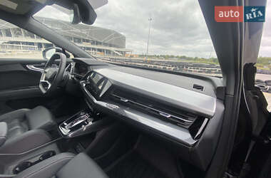 Позашляховик / Кросовер Audi Q4 e-tron 2022 в 