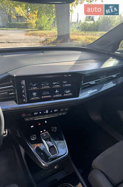 Позашляховик / Кросовер Audi Q4 e-tron 2023 в 