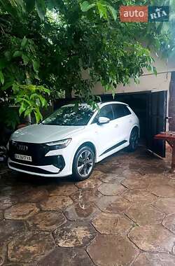 Позашляховик / Кросовер Audi Q4 e-tron 2023 в 
