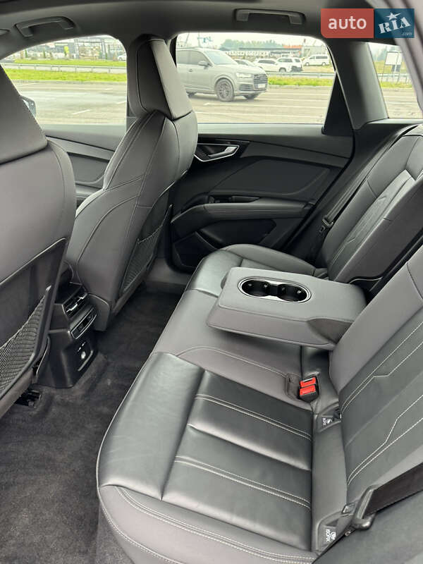 Внедорожник / Кроссовер Audi Q4 e-tron 2022 в Львове