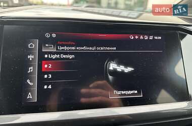 Позашляховик / Кросовер Audi Q4 e-tron 2022 в 