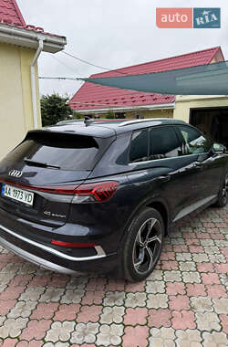 Позашляховик / Кросовер Audi Q4 e-tron 2025 в 