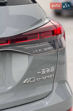 Позашляховик / Кросовер Audi Q4 e-tron 2024 в 