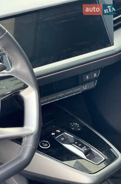 Позашляховик / Кросовер Audi Q4 e-tron 2024 в 