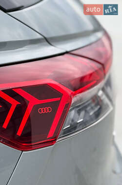 Позашляховик / Кросовер Audi Q4 e-tron 2024 в 