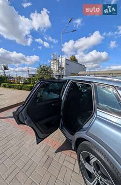 Внедорожник / Кроссовер Audi Q4 e-tron 2024 в 