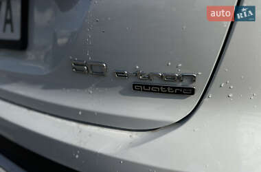 Позашляховик / Кросовер Audi Q4 e-tron 2023 в 