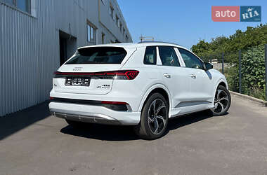 Позашляховик / Кросовер Audi Q4 e-tron 2023 в 