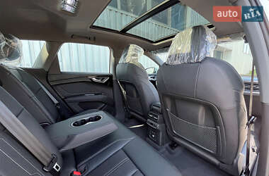 Позашляховик / Кросовер Audi Q4 e-tron 2023 в 