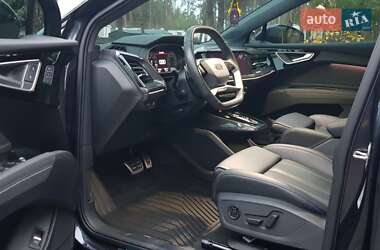 Позашляховик / Кросовер Audi Q4 e-tron 2024 в 