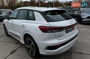 Позашляховик / Кросовер Audi Q4 e-tron 2023 в 