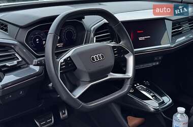 Позашляховик / Кросовер Audi Q4 e-tron 2023 в 