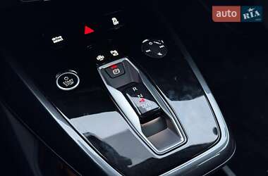 Позашляховик / Кросовер Audi Q4 e-tron 2023 в 