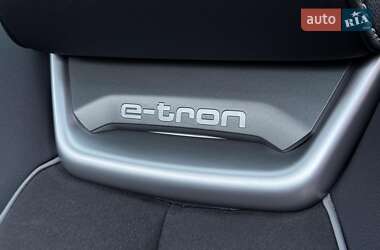 Позашляховик / Кросовер Audi Q4 e-tron 2023 в 