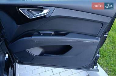 Внедорожник / Кроссовер Audi Q4 e-tron 2022 в 