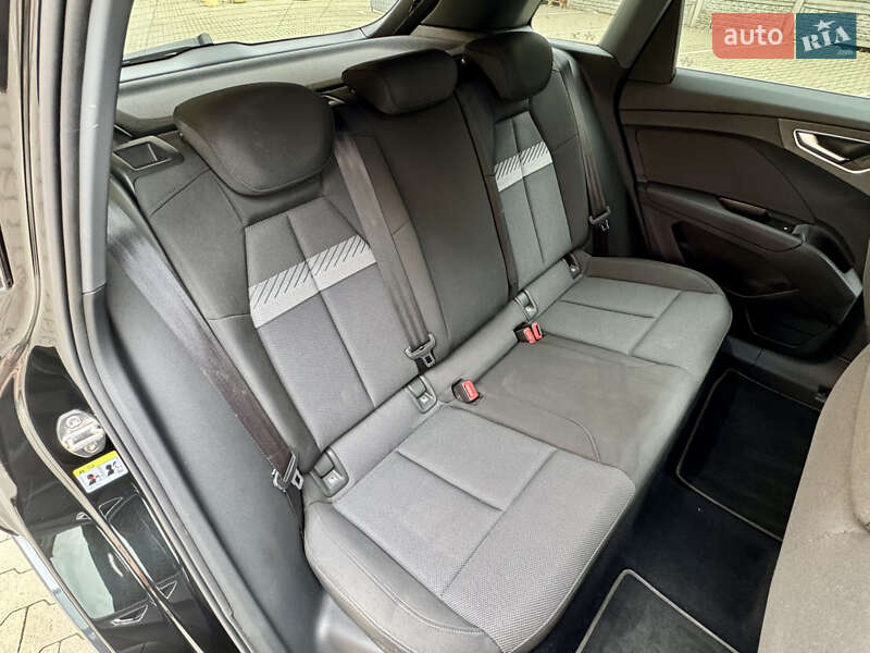 Позашляховик / Кросовер Audi Q4 e-tron 2023 в Ужгороді