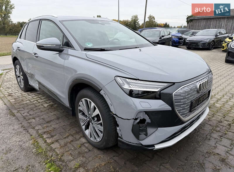 Позашляховик / Кросовер Audi Q4 e-tron 2022 в Стрию
