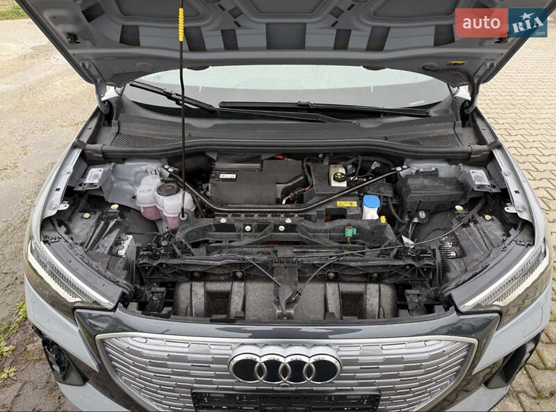 Позашляховик / Кросовер Audi Q4 e-tron 2022 в Стрию