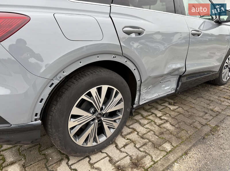 Позашляховик / Кросовер Audi Q4 e-tron 2022 в Стрию