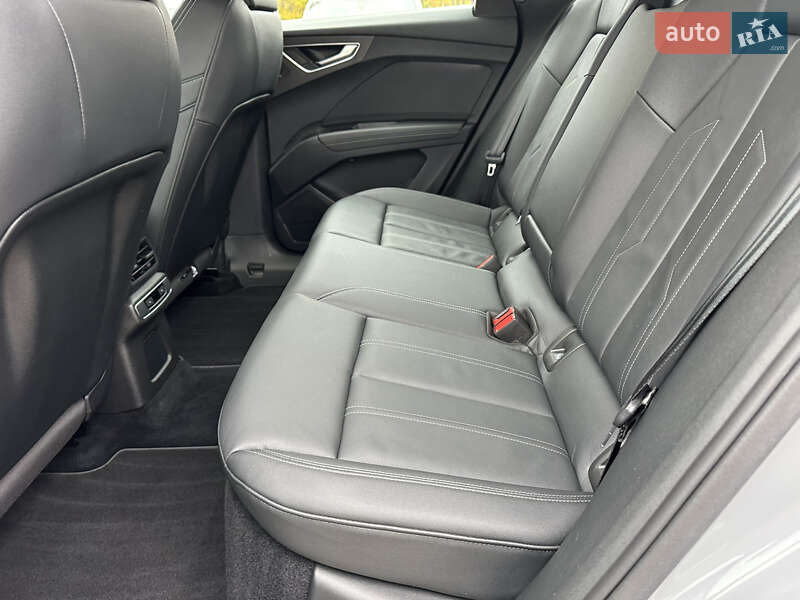 Позашляховик / Кросовер Audi Q4 e-tron 2021 в Києві