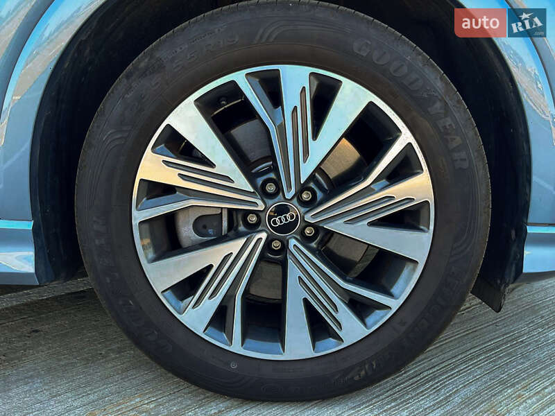 Позашляховик / Кросовер Audi Q4 e-tron 2023 в Києві