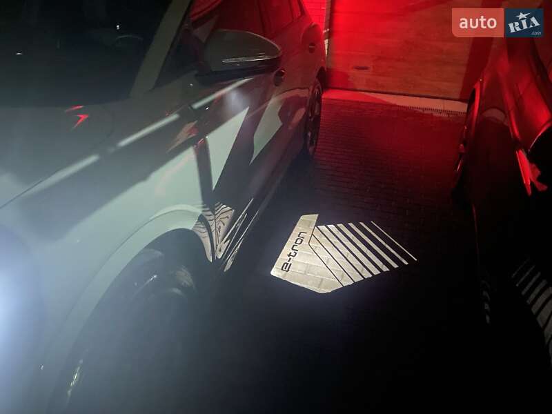 Внедорожник / Кроссовер Audi Q4 e-tron 2024 в Днепре