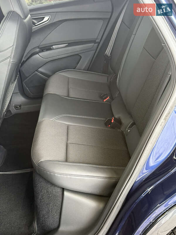 Позашляховик / Кросовер Audi Q4 e-tron 2021 в Золотоноші