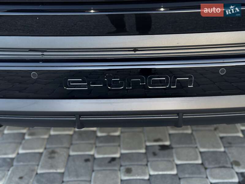 Позашляховик / Кросовер Audi Q4 e-tron 2024 в Львові