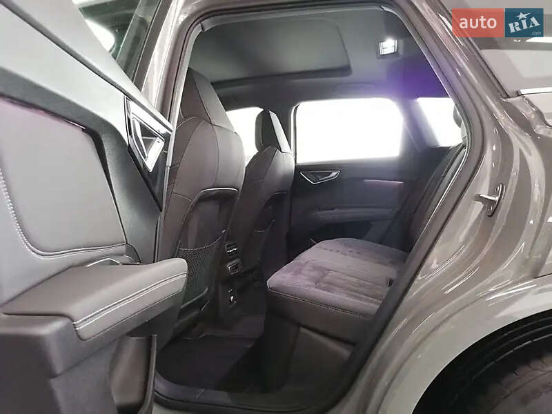 Позашляховик / Кросовер Audi Q4 e-tron 2023 в Києві