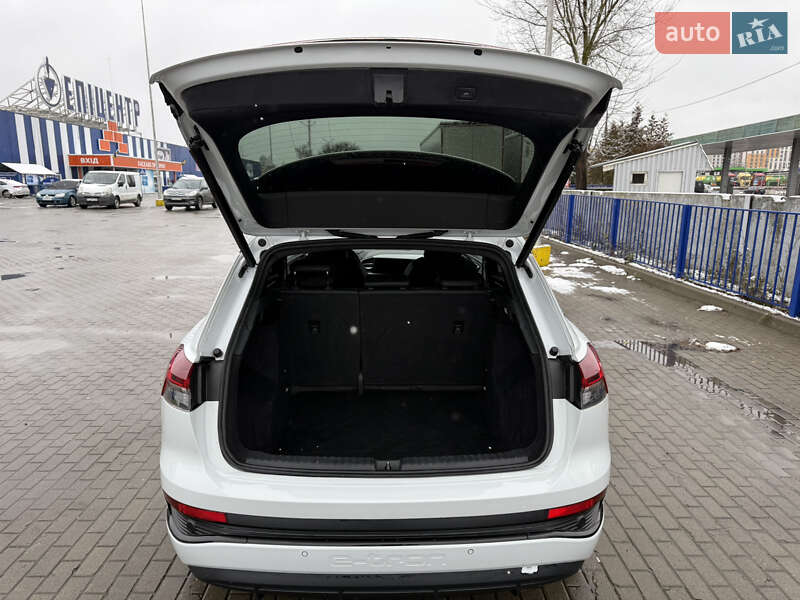 Позашляховик / Кросовер Audi Q4 e-tron 2021 в Луцьку
