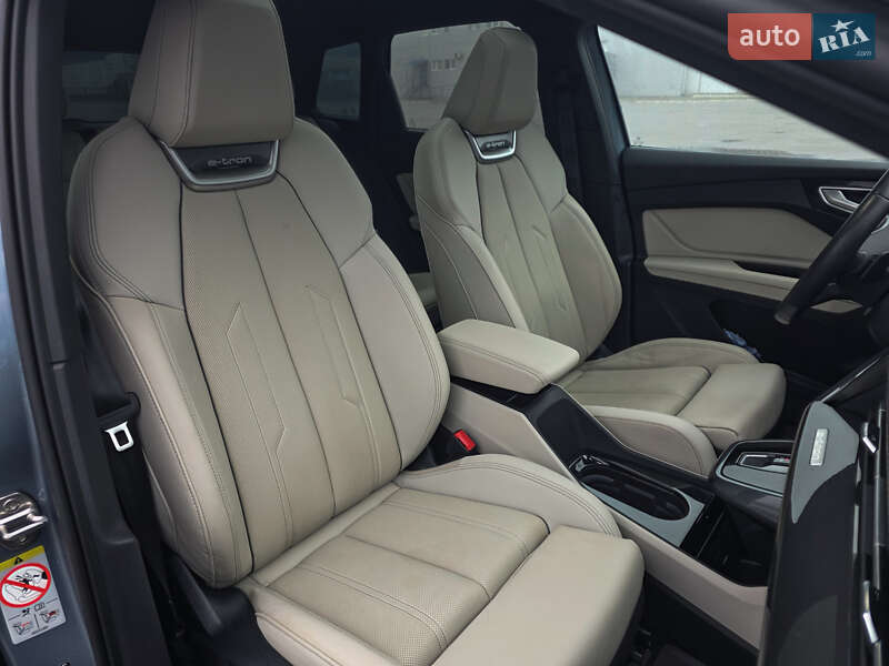 Позашляховик / Кросовер Audi Q4 e-tron 2022 в Києві