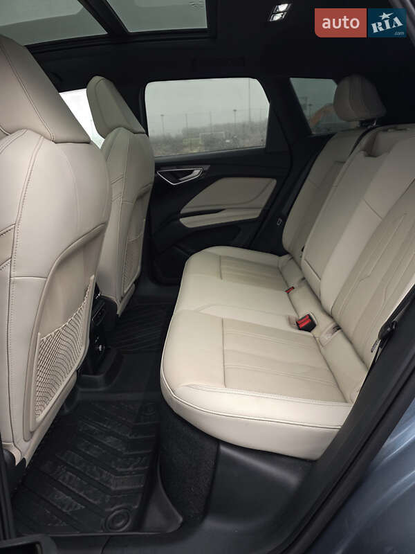 Позашляховик / Кросовер Audi Q4 e-tron 2022 в Києві
