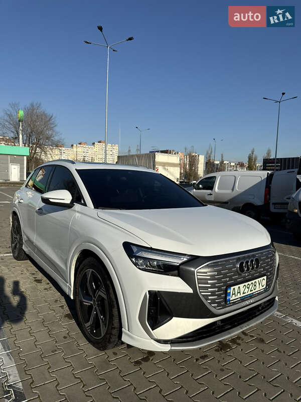 Позашляховик / Кросовер Audi Q4 e-tron 2022 в Києві