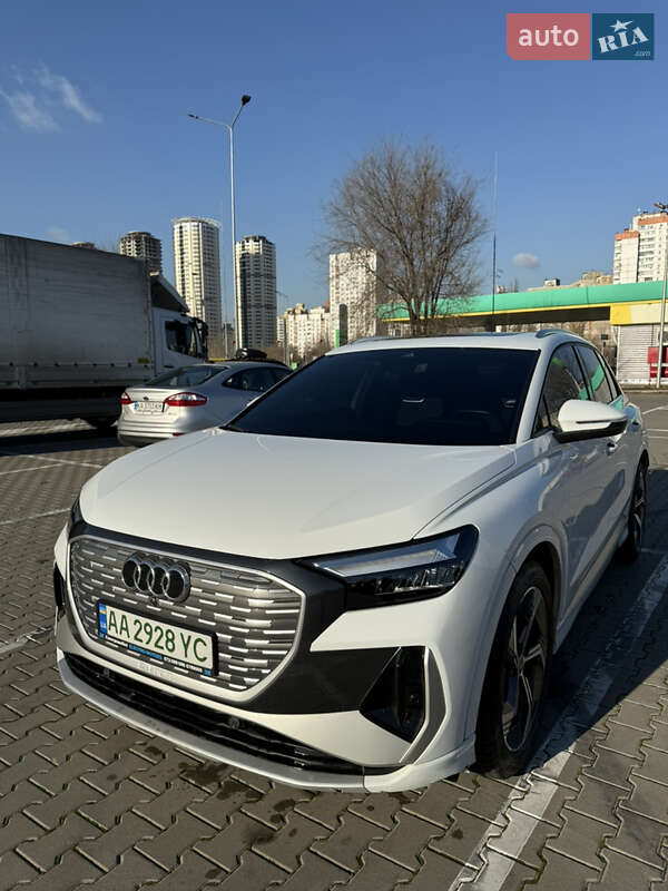 Позашляховик / Кросовер Audi Q4 e-tron 2022 в Києві