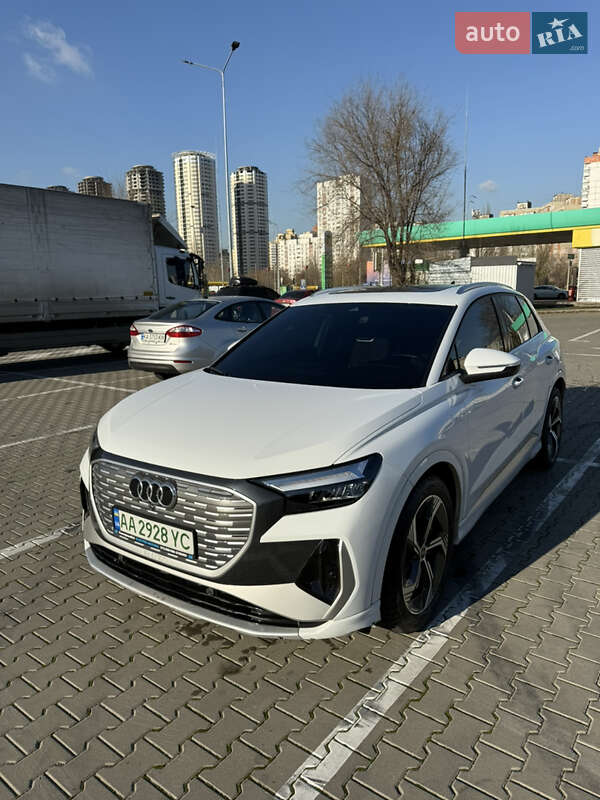 Позашляховик / Кросовер Audi Q4 e-tron 2022 в Києві