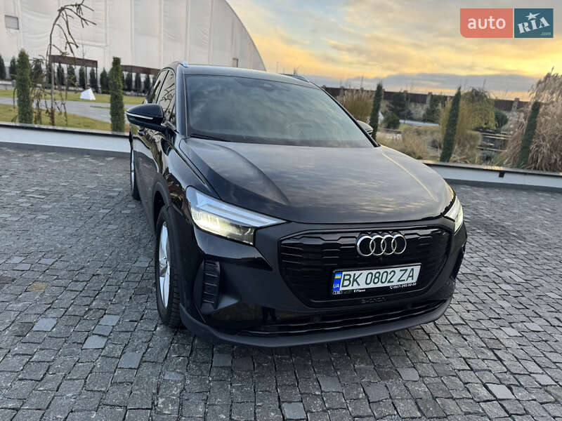 Позашляховик / Кросовер Audi Q4 e-tron 2022 в Рівному