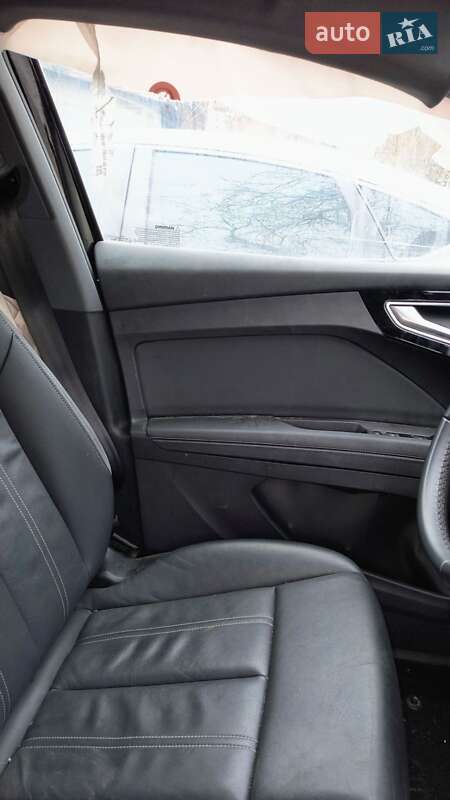 Внедорожник / Кроссовер Audi Q4 e-tron 2022 в Киеве