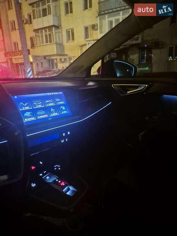 Позашляховик / Кросовер Audi Q4 e-tron 2021 в Полтаві