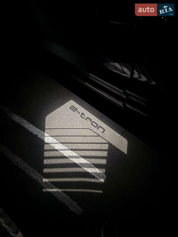 Позашляховик / Кросовер Audi Q4 e-tron 2021 в Полтаві