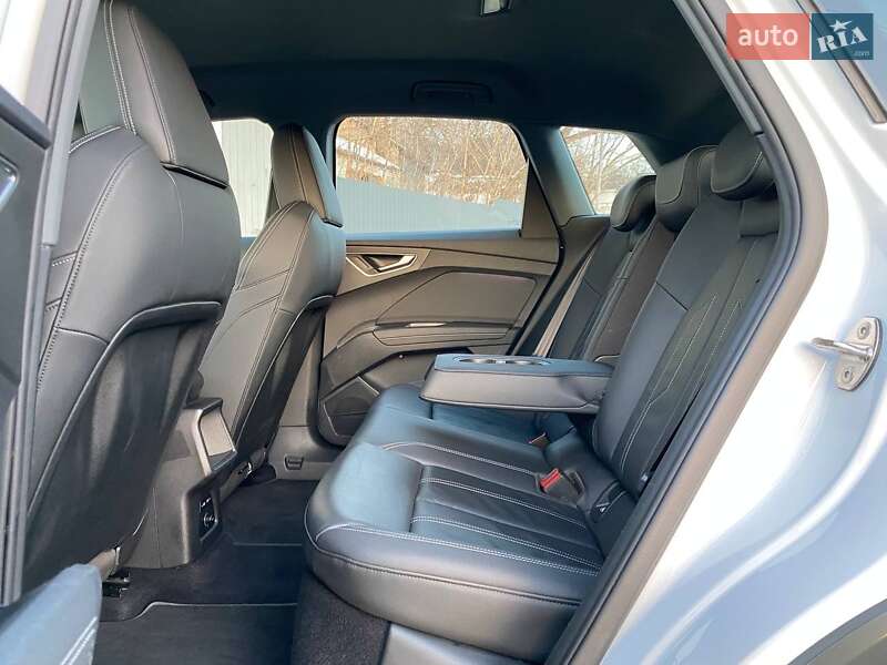 Внедорожник / Кроссовер Audi Q4 e-tron 2022 в Киеве