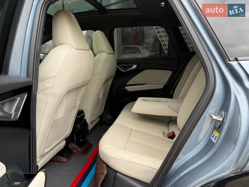 Внедорожник / Кроссовер Audi Q4 e-tron 2022 в Львове