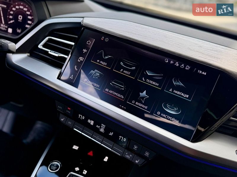 Внедорожник / Кроссовер Audi Q4 e-tron 2024 в Львове